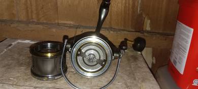 Rod surfcasting dan mesin pantai deukio MF