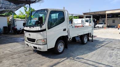 TOYOTA KDY220 Unregistered with Tail Lift