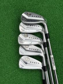 Golf onoff iron set