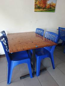 Set meja makan dan kerusi 