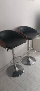 2 Bar chairs 