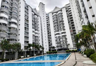 Condominium For Sale in De Tropicana