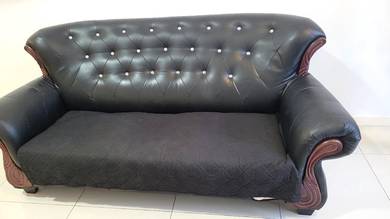 sofa wooden and lather