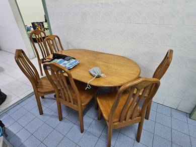 Dining Table & Chairs