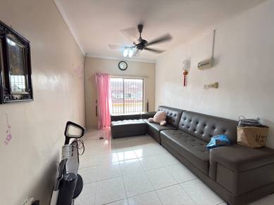 Townhouse For Sale in Cheng,MLK