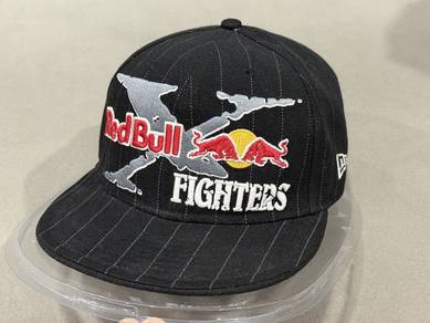 MU5486	Topi Fullcap New Era X Red bull X Fighters