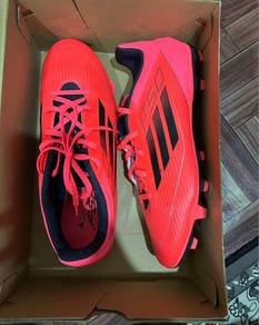 Kasut Bola - F50 Club FG