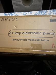 Betsy 61-key electronic piano