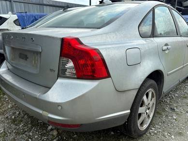 VOLVO s40 2.0 2010 BODY PARTS