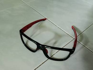 frame Oakley used