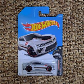 Hot Wheels 16 Camaro SS