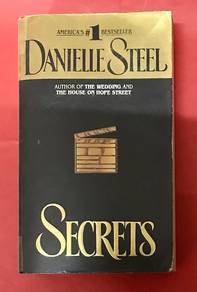 DANIELLE STEEL - SECRETS BOOK Buku