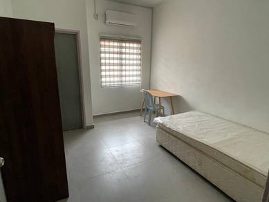 Room in Kota Kemuning, SGR