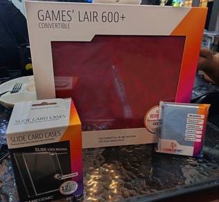 Gamegenic Games' Lair 600+ Convertible storage box