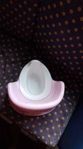 Momy brand baby toilet seat to let go