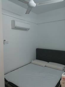 Room in Tanjong Tokong, PNG