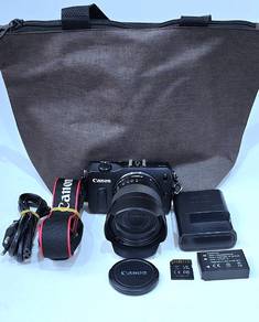 Canon eos M (Mirrorless)
