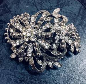 Quality Elegant BROOCH cum PENDANT - Flower