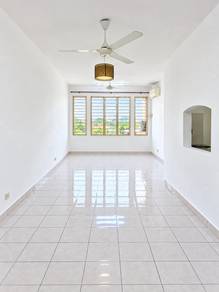 Condominium For Sale in De Rozelle