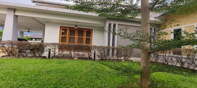 Bungalow House For Sale in Sitiawan,PRK