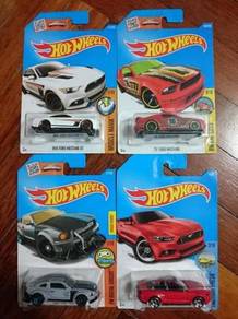 Hotwheels Ford Mustang GT Convertible drag lot