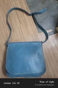 sling messengers bag 
