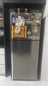 Peti Ais Hitachi 2 Pintu 340L Inverter Untuk Dijua