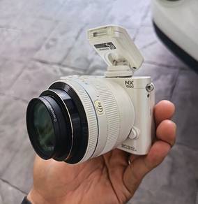 Samsung NX1000 camera