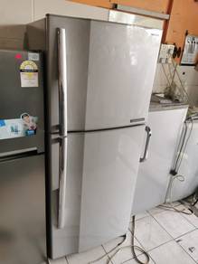 Refrigerator Freezer Peti Ais Sejuk Toshiba Fridge