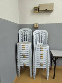 plastic chairs 