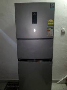 Peti Sejuk/refrigerator inverter 3 pintu