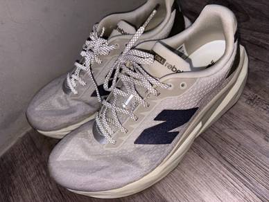 New Balance Rebel V4