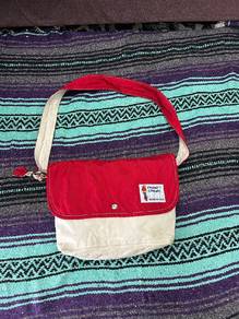 parrott canvas