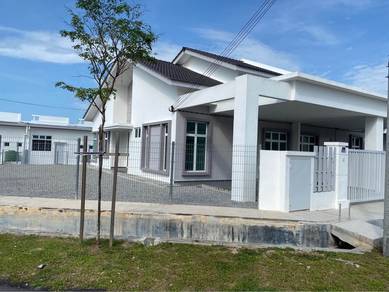 Semi-Detached House For Sale in Ayer Molek,MLK