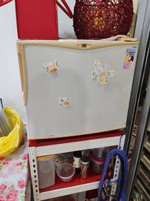 Mini fridge with good condition 