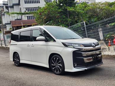 Toyota Noah SZ in Taman Tun Dr Ismail, KUL