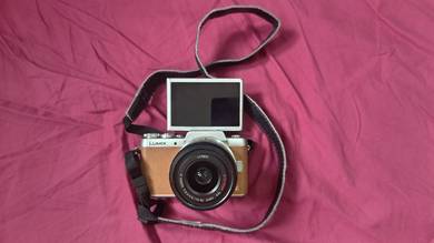 PANASONIC LUMIX GF8 WiFi WITH 14-42 MM KIT LENS