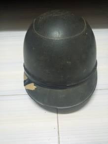 Helmet lama