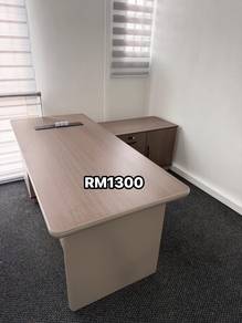 Manager Table very new