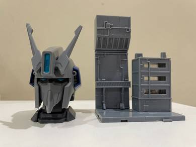 Gundam Head & Building Diorama Parts