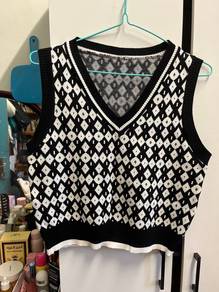 knitted vest