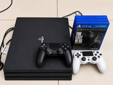 Playstation pro 4 1TB + 2 controller