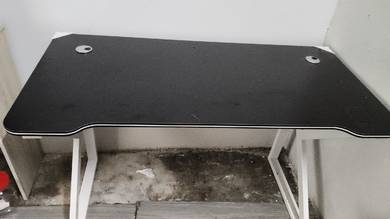 meja gaming untuk dijual 