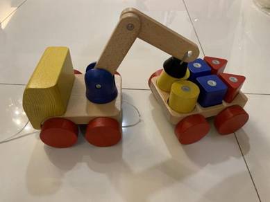 Crane toy with magnetic multi coloured blocks