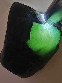 Bongkah Mentah Jadeite "Glassy Light Green" Burma