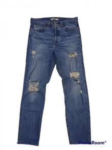 Levis big E