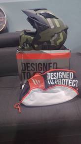 MT Street Fighter Helmet