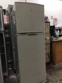 ⁠⁠Electrolux fridge 2 doors Peti Sejuk Ais