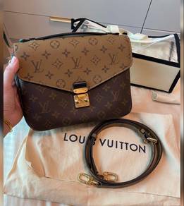 Louis Vuitton Pochette Metis Monogram Reverse