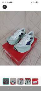 New Balance Rebel V4